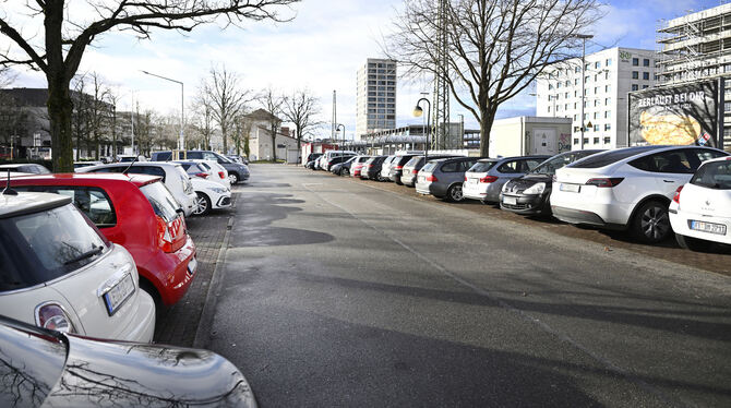 Am Reutlinger Bahnhof gibt es keine Park & Ride-Parkplätze mehr. Parken kostet Pendler nun deutlich mehr Geld, was viele erbost.