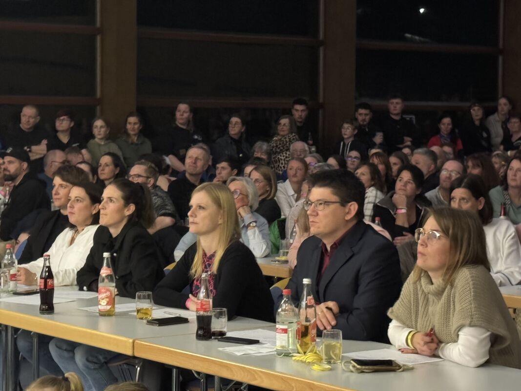 Hoch konzentrierte Jury