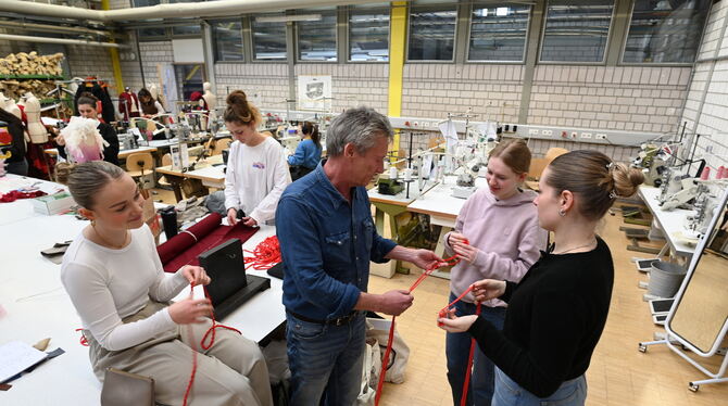 Wo die Modedesignerinnen der Zukunft ausgebildet werden, an der Texoversum Fakultät Textil der Hochschule Reutlingen, ist Kai Ne