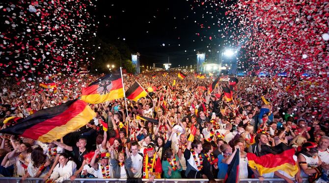 Die Stimmung der deutschen Fans bei der Fußball-EM im vergangenen Jahr war ausgelassen. Jetzt dürfen sie sich beim Film über das