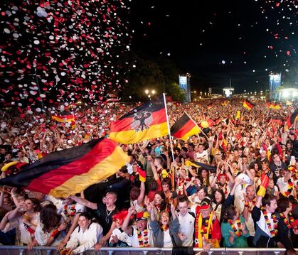 Die Stimmung der deutschen Fans bei der Fußball-EM im vergangenen Jahr war ausgelassen. Jetzt dürfen sie sich beim Film über das