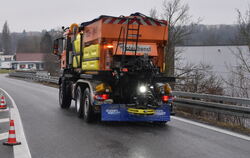 Streufahrzeuge waren am Mittwochmorgen wegen Glatteises im Großeinsatz in der Region Neckar-Alb.