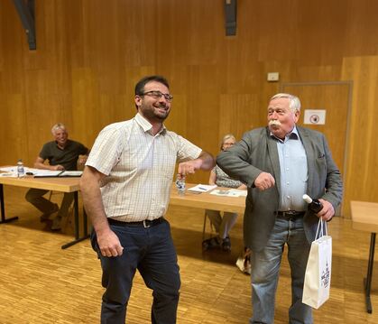 2020, damals in Coronazeiten, wurde Hagen Kluck (rechts) schon einmal von Bezirksbürgermeister Friedemann Rupp  "entlassen". Am 