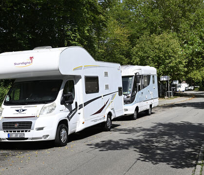 Ein Trio soll etliche teils fabrikneue Wohnmobile geknackt und gestohlen haben. Derzeit müssen sich die drei vorm Tübinger Landg