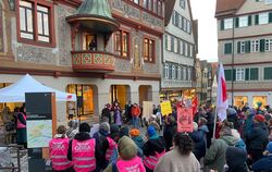 Kundgebung auf dem Tübinger Marktplatz.