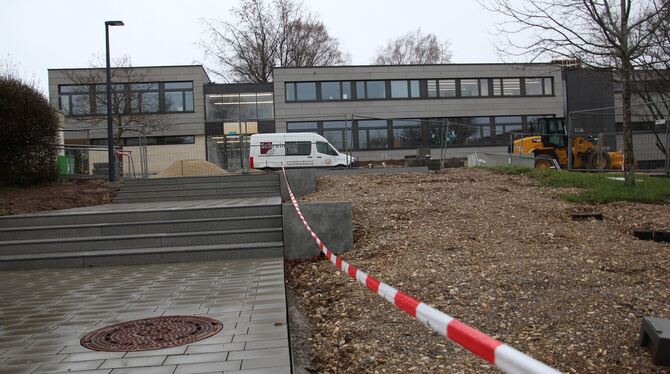 Ein Jahr verspätet und noch immer nicht fertig: Die Generalsanierung der Filsenbergschule in Öschingen sorgt für Ärger. Immerhin