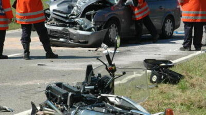 Schwerste Verletzungen hat der Fahrer dieses Motorrads erlitten.
FOTO: MEYER