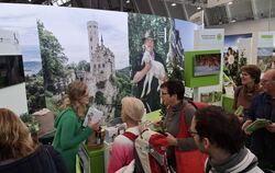 Riesen-Andrang am Stand der Schwäbischen Alb: Städte und Gemeinden werben mit Natur und Kulinarik. 