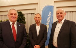 Jürgen Neumeister (von links), Thorsten Jansing und Georg Leitenberger zeigten sich beim Neujahrsempfang der FWV zuversichtlich 