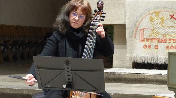 Die Gambistin Franziska Finckh in der Martinskirche