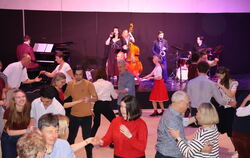 Lindy Hop zu Livemusik - ein seltenes, großartiges Erlebnis im Pfullinger Kulturhaus.