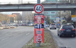 Die SPD habe massenhaft Plakate "widerrechtlich" aufgehängt, schreibt die CDU in einem offenen Brief an OB Thomas Keck. Wie hier