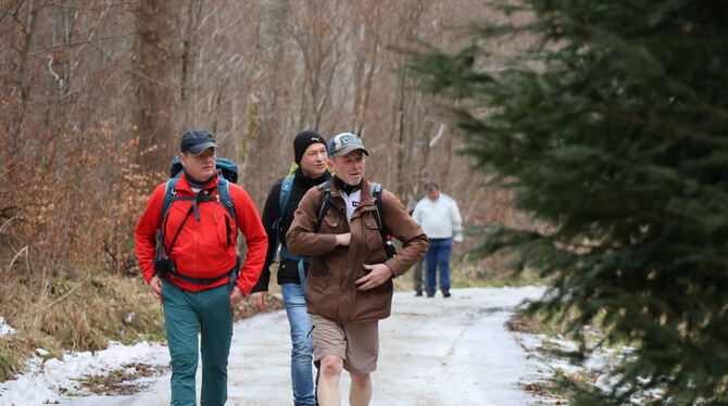 Unterwegs auf reizvollen Wanderwegen - Wanderbegeisterte beim Internationalen Volkswandertag