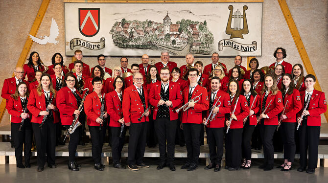 Der Musikverein Nehren fällt durch seine rote Uniformen auf. Der Musikverein Nehren fällt durch seine roten Uniformen auf.