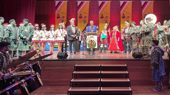 Prunkfestsitzung Reutlinger Finanzbürgermeister Roland Wintzen eröffnete die Prunkfestsitzung in der Stadthalle.