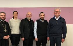 Dimitrios Katsanos, Vera Stokic, Frieder Leube, Yusuf Celep und Bernhard Bosold (von links) stellen die Errungenschaften des Reu