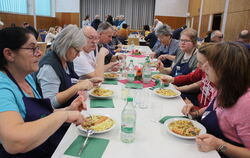 Zwei Menschen hatten die Idee zur Mössinger Vesperkirche (hier in Talheim). Heute wird sie von 16 Vereinen und Gruppierungen get