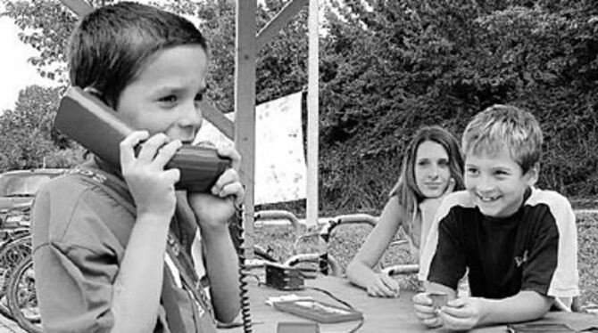 Hotline ins Arbeitsamt: Trotz Vollbeschäftigung liefen die Drähte heiß.
FOTO: STRÖHLE