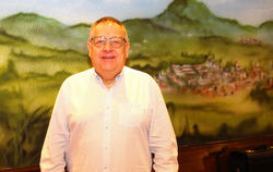 Michael Wödl führte fast drei Jahrzehnte die Stadtkapelle Pfullingen.  FOTO: LEIPPERT