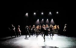 "Tanzt!" mit Profitänzern und Bürgern im Reutlinger Theater Die Tonne.