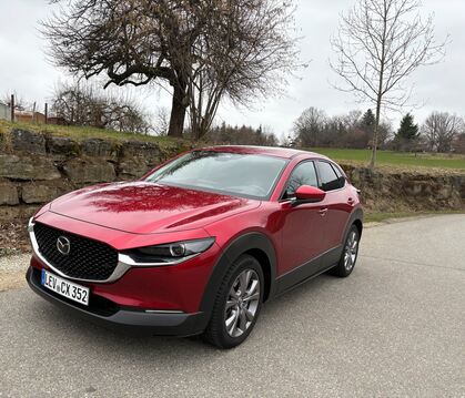 Kompakter und sparsamer Benziner: der Mazda CX-30 e-Skyactiv G 140. FOTOS: KREPPENHOFER