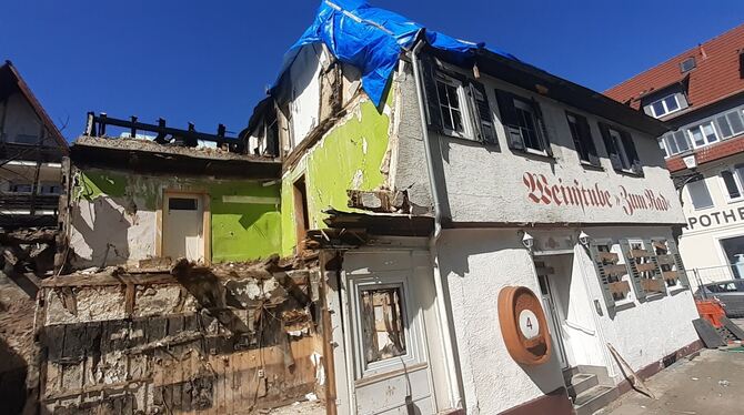 Weinstube Zum Rad Die ehemalige Weinstube »Zum Rad« mitten in Metzingen steht nicht mehr unter Denkmalschutz. Bei dem Brand Ende November 2024 war