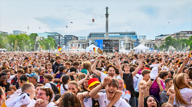 Nicht nur die Fans durften bei der EM jubeln. Die Veranstaltung war für viele Beteiligte ein voller Erfolg. FOTO: RETTIG/LICHTG Nicht nur die Fans durften bei der EM jubeln. Die Veranstaltung war für viele Beteiligte ein voller Erfolg. FOTO: RETTIG/LICHTG