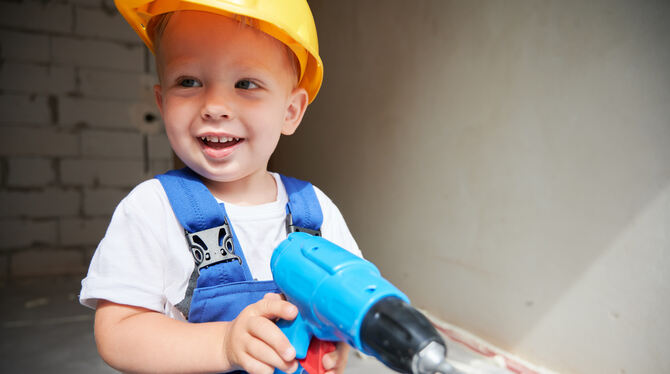 child,drill,tool,construction,childhood,boy,instrument,drilling,renovation,repair,electric,baby,building,kid,improvement,restora Drill Baby, drill: In Pfullingen sollen schon die Jüngsten fürs Handwerk begeistert werden.