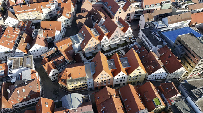 Finanzinstitute Aus der Luft betrachtet wird die Dimension des Projekts »Katharinenhof« in der Reutlinger Innenstadt mit den beiden durch einen