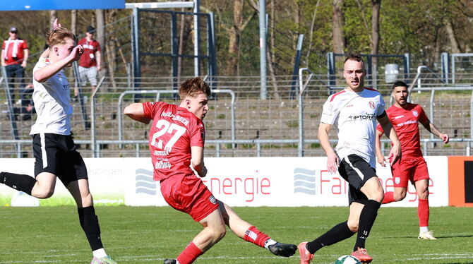 2025-04-12 FB SSV Reutlingen vs Normannia Gmünd 2-3,Oberliga Er kam, sah und traf: Tom Ruzicka erzielt das 2:2.