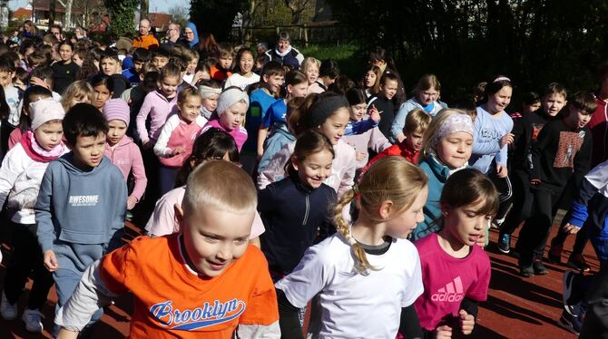 Der Spaß steht beim Spendenlauf im Vordergrund. FOTO: SANDER Der Spaß steht beim Spendenlauf im Vordergrund. FOTO: SANDER