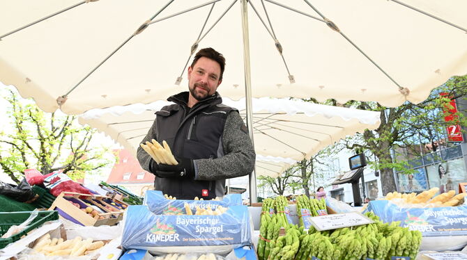 Alexander Bunzel Beschicker Alexander Bunzel weiß, was qualitativ hochwertigen Spargel ausmacht und welche Stangen besonders aromatisch sind.