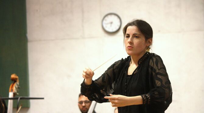 Dirigentin, Jeanne Cousin, WPR, Württembergische Philharmonie Reutlingen Die französische Dirigentin Jeanne Cousin beim Werkstattkonzert im Studio der Württembergischen Philharmonie.