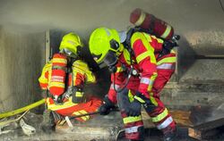 Die Enge in der Schießanlage des Metzinger Schützenvereins machte die Brandbekämpfung für die Feuerwehrleute schwierig.