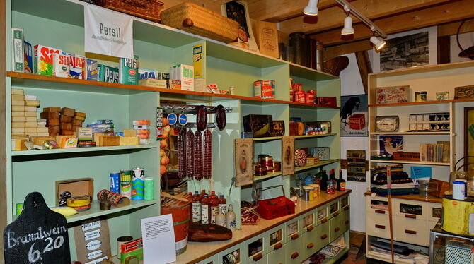 Dorfmuseum Der ehemalige Dorfladen aus den 1940er-Jahren im Dorfmuseum Ahnenhaus in Pliezhausen ist Teil der Dauerausstellung. Die Geschich