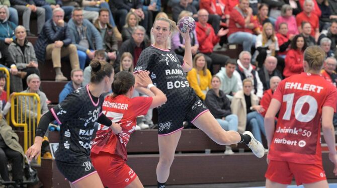 Handball / DHB / HBF / Frauen / DHB-Pokal / Viertelfinale / Sai Trennung nach nur einer Saison: Rückraumspielerin Elinore Johansson (Mitte) wird die TuS Metzingen verlassen.