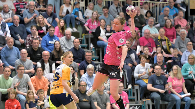 Handball / DHB / HBF / Frauen / 1.Bundesliga / DHB-Pokal / 22.Ligaspieltag / Saison 2024/2025 Volle Ränge, beste Stimmung: Für die begeisternde Atmosphäre bei Spielen in der Öschhalle werden die Metzinger Handballerinnen i