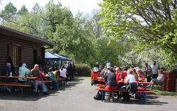Rund hundert Besucher waren am Mittag beim Fest an der Blockhütt des OGV Belsen.