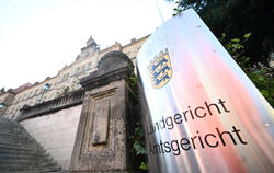 Tübinger Landgericht verhandelt eine schwere Brandstiftung in Münsingen. Der Angeklagte muss sich wegen mehrfachen versuchten Mo