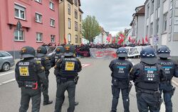 Die Polizei hat am Samstag  rund 400 zumeist jugendliche Gegendemonstranten in der Tübinger Straße gestoppt.  Damit war die GfD-
