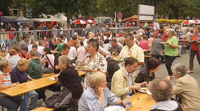 War das ein Fest! Bis in den frühen Abend feierte ein Stadtteil mit 30000 Gästen den ersten »Neigschmeckt«-Markt.
FOTO: NIETHAMMER