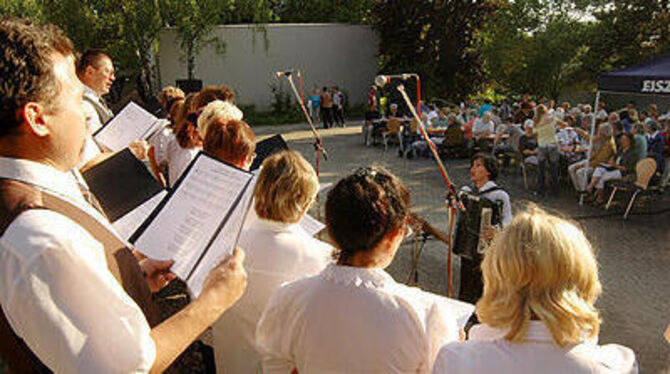 In Gesang und Tanz vereint: das Jubilate-Gemeindefest.
FOTO: NIETHAMMER