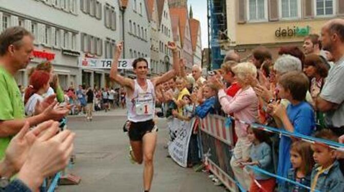 Freut sich über seinen ersten Sieg in Reutlingen: Timo Zeiler, der nächste Woche bei der Berglauf-EM startet.
FOTO: TRINKHAUS