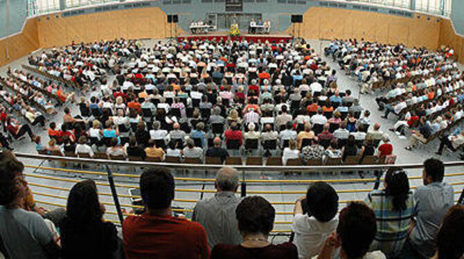 Keine Spur von Politikverdrossenheit: Rund 1 000 Pliezhäuser kamen am Mittwochabend zur offiziellen Kandidatenvorstellung der Gemeinde.
FOTO: PACHER