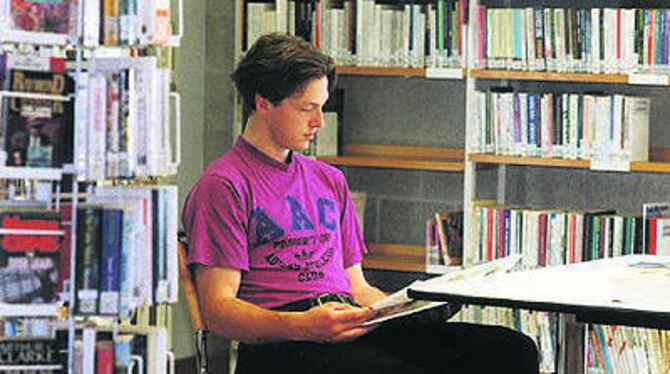 Lesespaß kostet bei der Stadtbibliothek demnächst 15 Euro pro Jahr.
ARCHIV-FOTO: TRINKHAUS