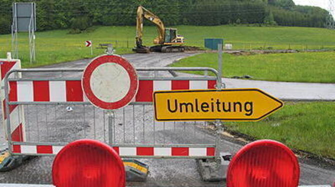 Umweg nach Ohnastetten: Gestern begannen die Bauarbeiten.
GEA-FOTO: DEW