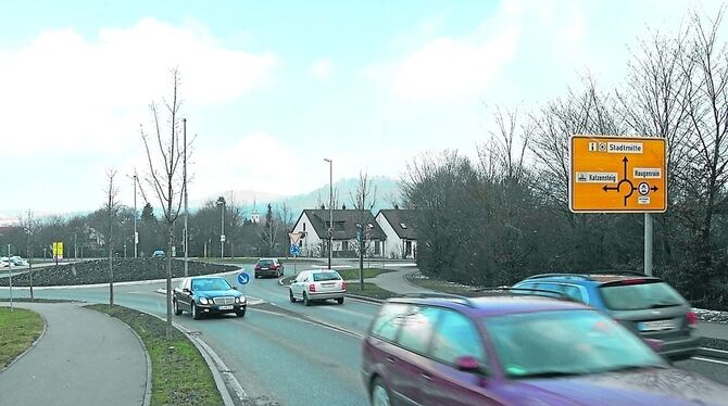 Anders als auf den Hauptachsen durch die Innenstadt hat in der Eichbergstraße der Verkehr seit Freigabe der Metzinger Ortsumfahr