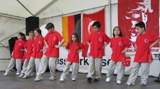 Die Kleinen kamen groß raus: Auf dem Marktplatz wurde ein vergnügliches Fest von Kindern für Kinder gefeiert.
FOTO: STRÖHLE