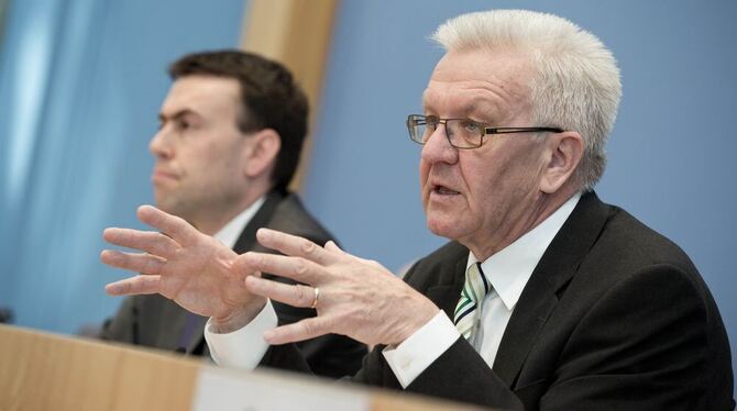 Baden-Württembergs Finanzminister Nils Schmid (links) und Baden-Württembergs Ministerpräsident Winfried Kretschmann.