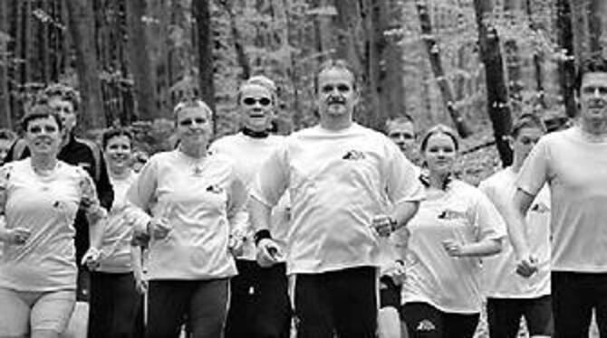 »Run up« im Wasenwald: Warmlaufen mit der IGL Reutlingen. 
FOTO: TRINKHAUS